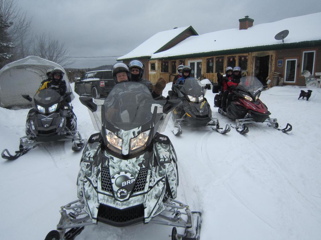 Le Gite Ambrelane Thetford Mines Exteriör bild
