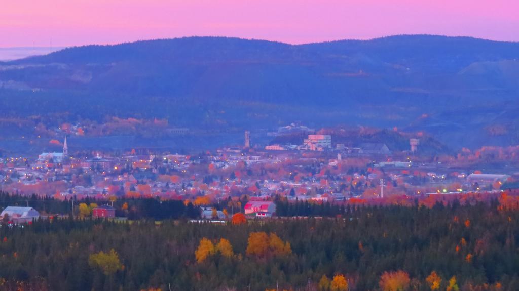 Le Gite Ambrelane Thetford Mines Exteriör bild